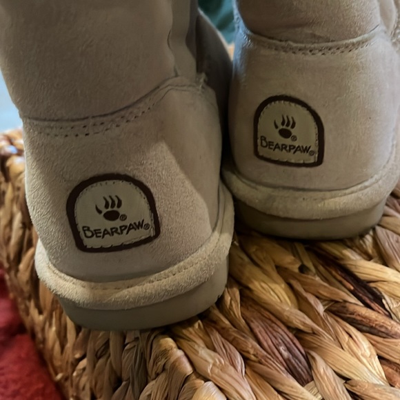 Womens like new warm insulated Bearpaw high boot size 7 - Picture 2 of 6